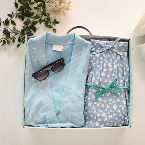 Erklaerbild3.3 Frühlingsoutfitbox mit Rock und Cardigan